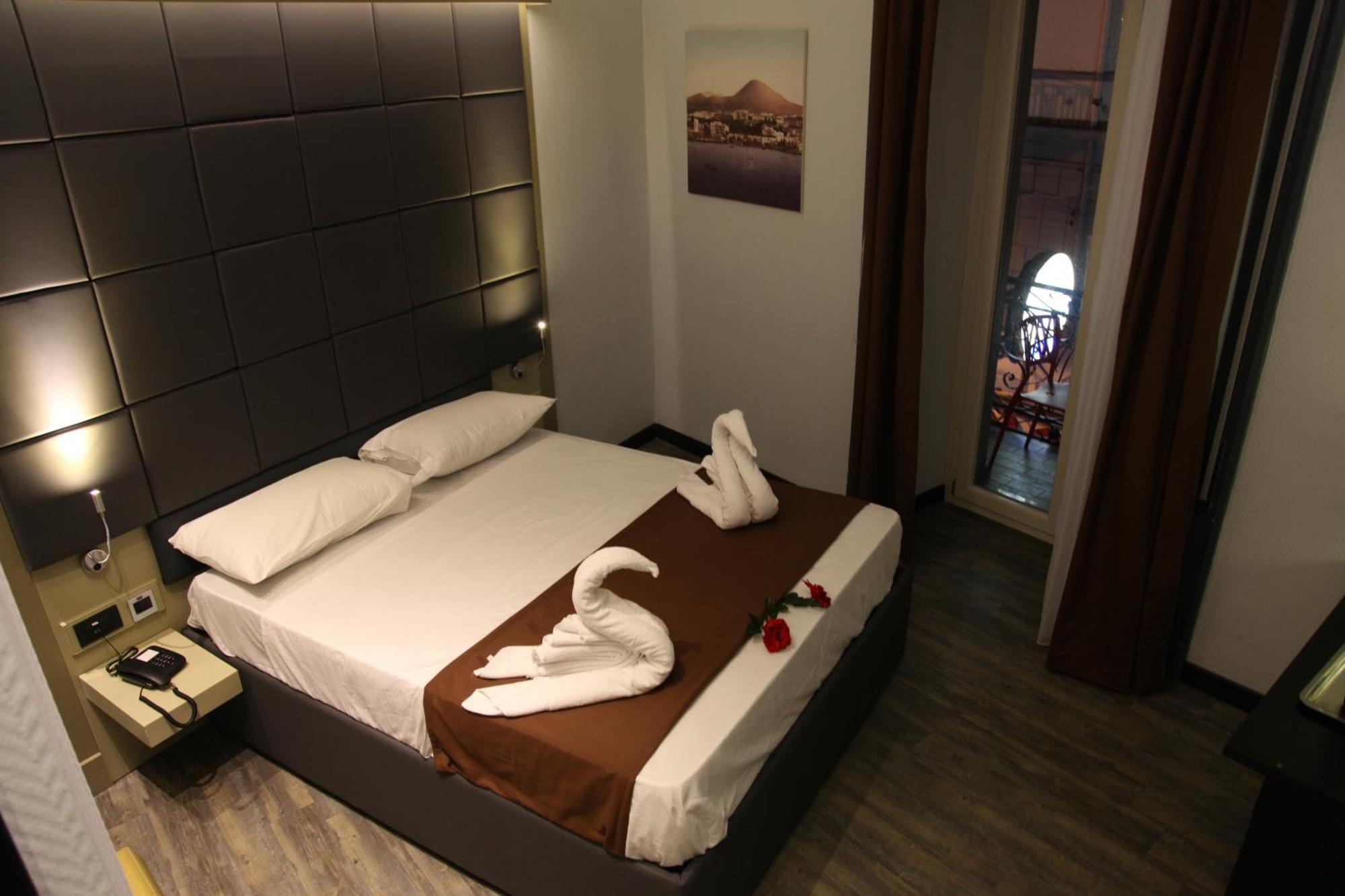 Dolce Vita Rooms Nápoles Exterior foto